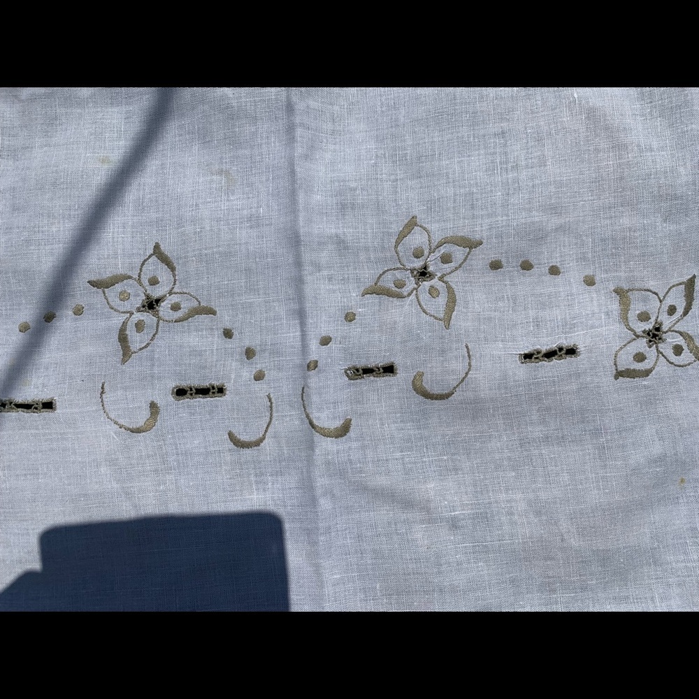 Table Cloths - Picture 8 of 9